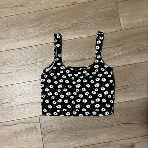 Black floral tank 
Size small